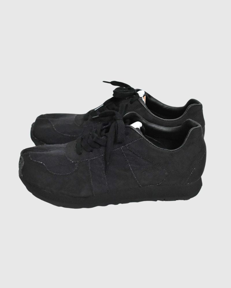 Tabi Trainer Airbag in Black