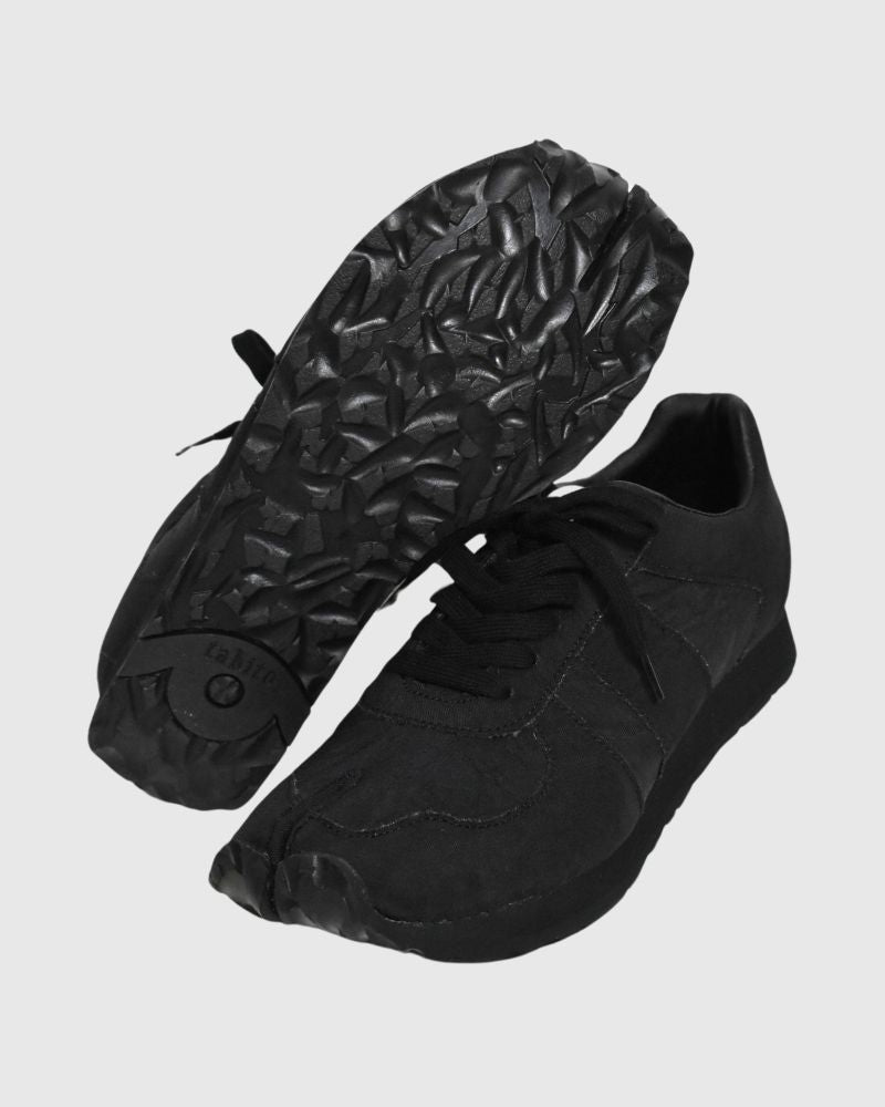 Tabi Trainer Airbag in Black