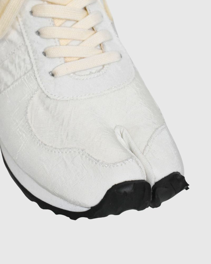 Tabi Trainer Airbag in White